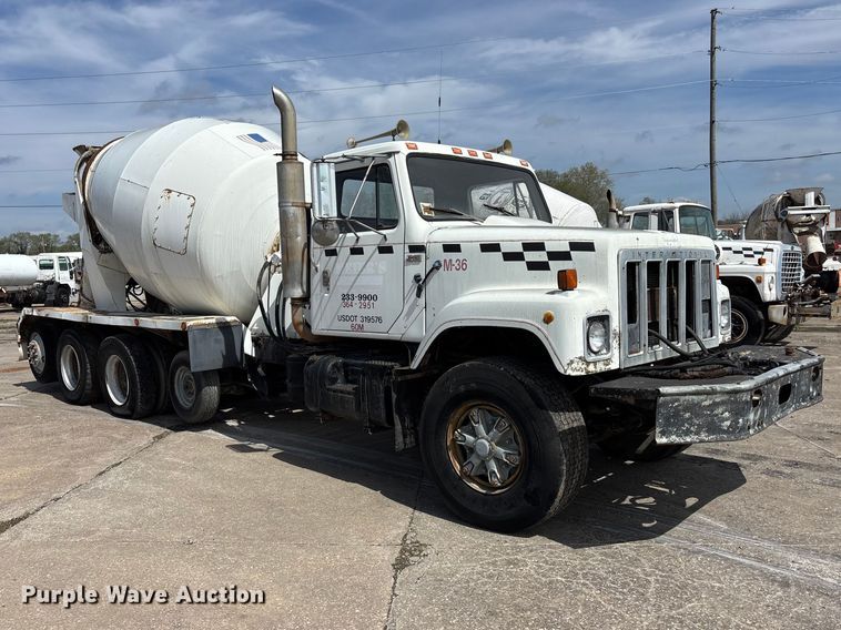 image for item EA4772 1985 International F2574 ready mix truck