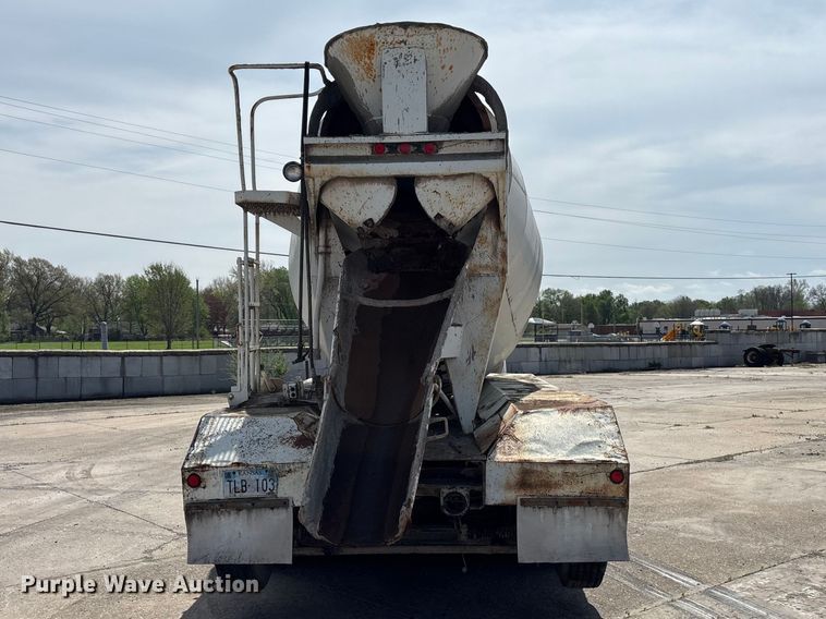 image for item EA4772 1985 International F2574 ready mix truck