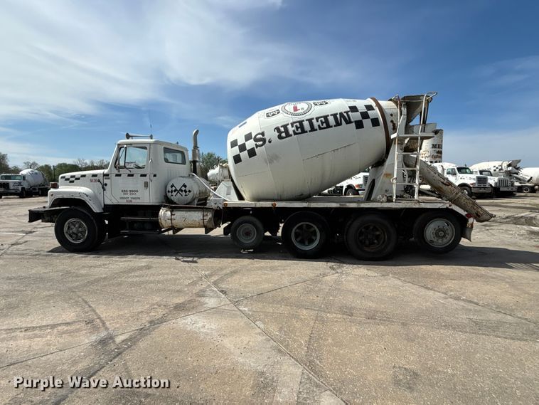 image for item EA4772 1985 International F2574 ready mix truck