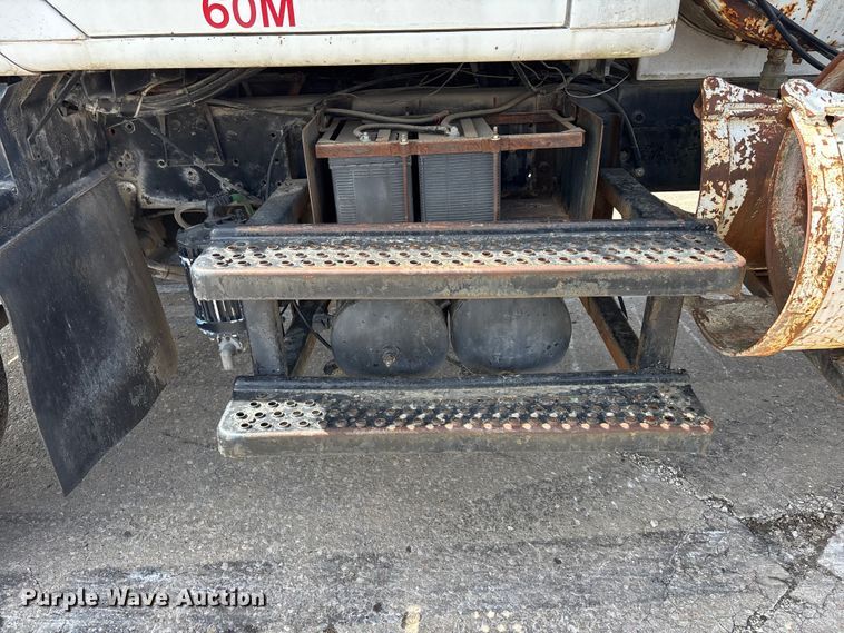 image for item EA4772 1985 International F2574 ready mix truck