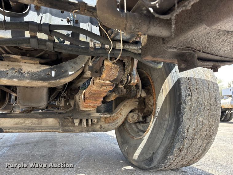 image for item EA4772 1985 International F2574 ready mix truck