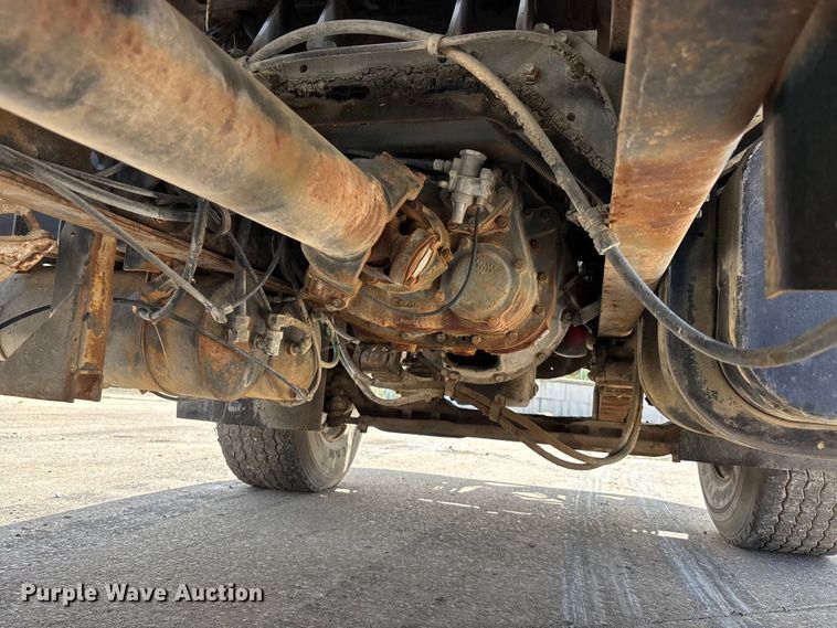 image for item EA4772 1985 International F2574 ready mix truck