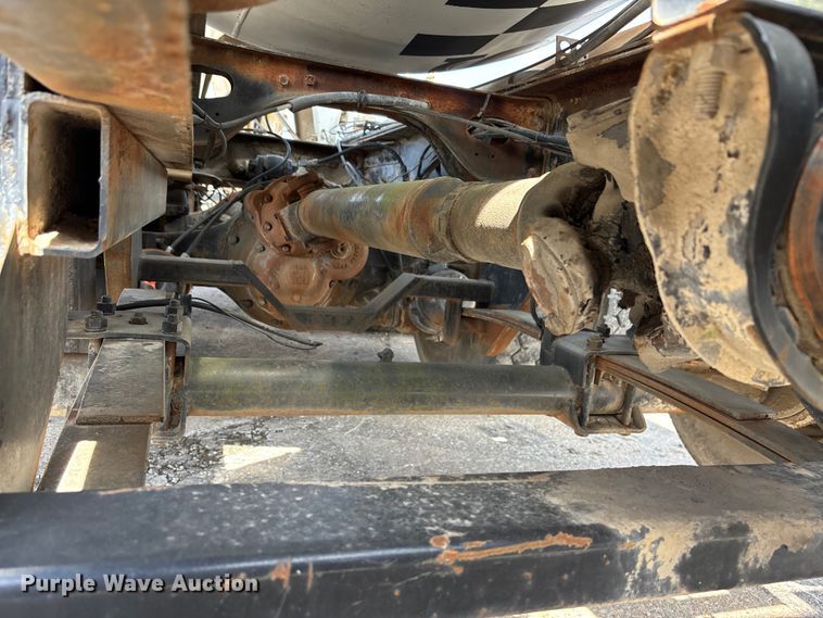 image for item EA4772 1985 International F2574 ready mix truck