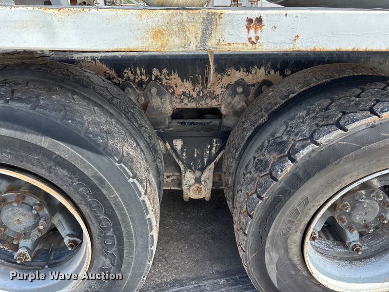 image for item EA4772 1985 International F2574 ready mix truck