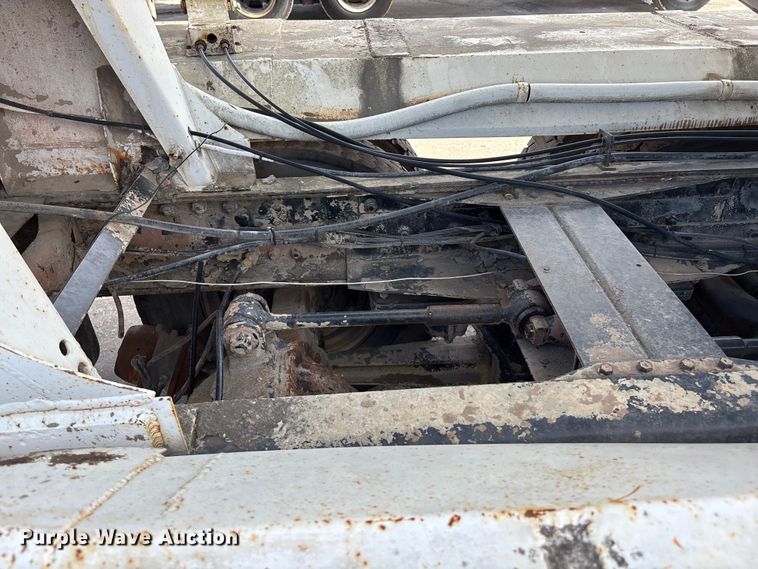image for item EA4772 1985 International F2574 ready mix truck