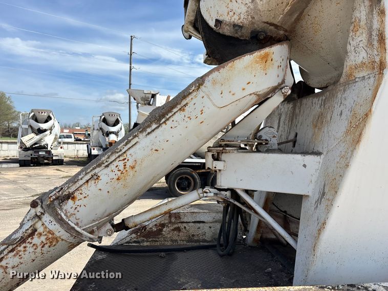 image for item EA4772 1985 International F2574 ready mix truck