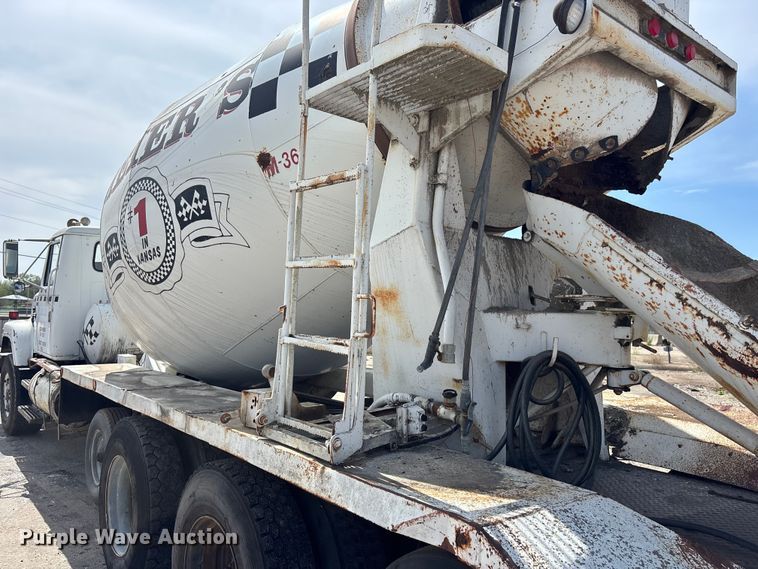 image for item EA4772 1985 International F2574 ready mix truck