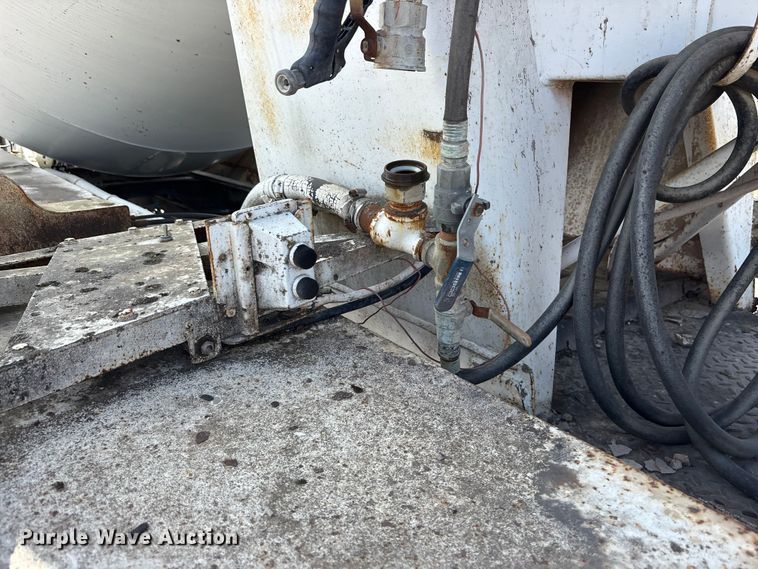 image for item EA4772 1985 International F2574 ready mix truck