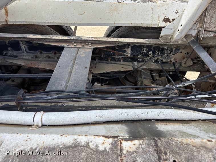 image for item EA4772 1985 International F2574 ready mix truck
