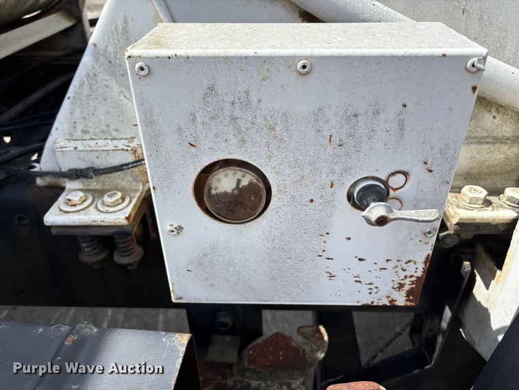 image for item EA4772 1985 International F2574 ready mix truck