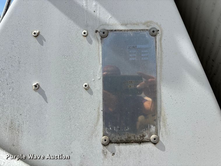 image for item EA4772 1985 International F2574 ready mix truck