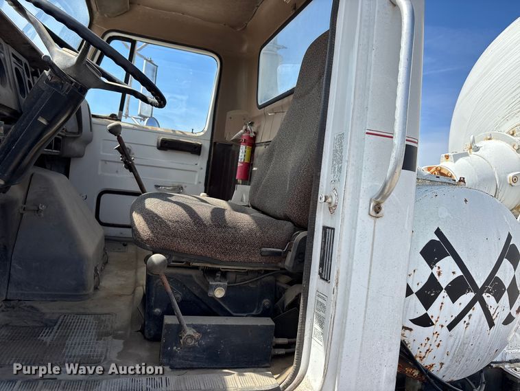 image for item EA4772 1985 International F2574 ready mix truck