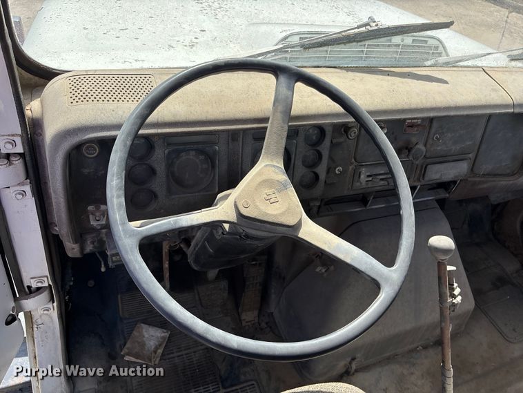 image for item EA4772 1985 International F2574 ready mix truck