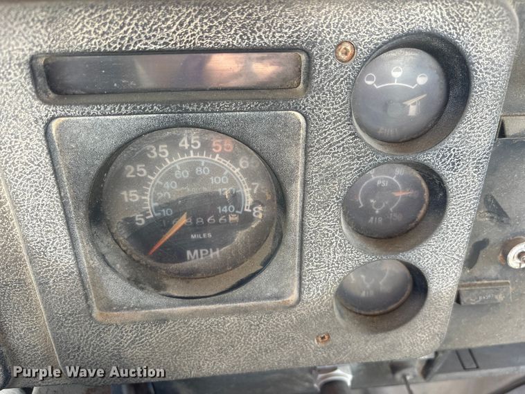image for item EA4772 1985 International F2574 ready mix truck