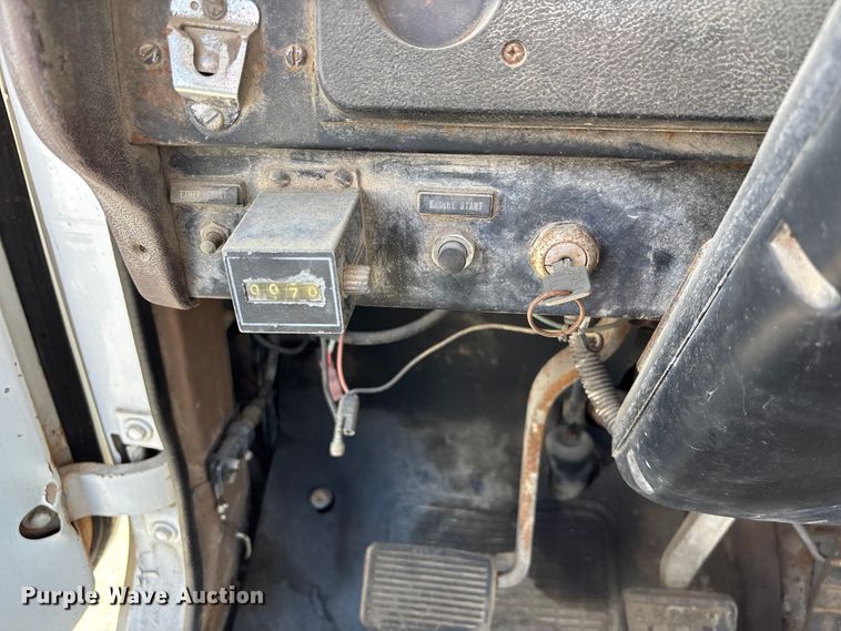image for item EA4772 1985 International F2574 ready mix truck
