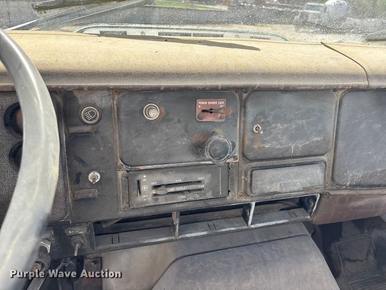 image for item EA4772 1985 International F2574 ready mix truck