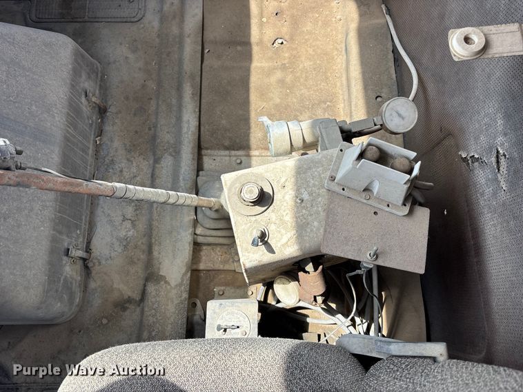 image for item EA4772 1985 International F2574 ready mix truck