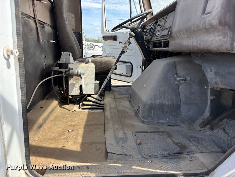 image for item EA4772 1985 International F2574 ready mix truck