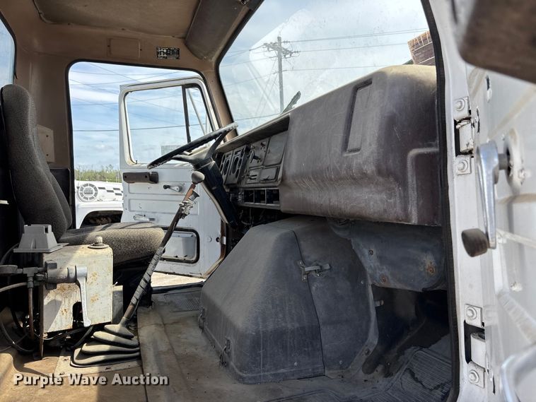 image for item EA4772 1985 International F2574 ready mix truck