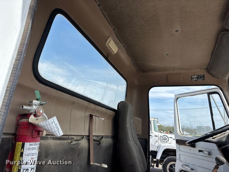 image for item EA4772 1985 International F2574 ready mix truck