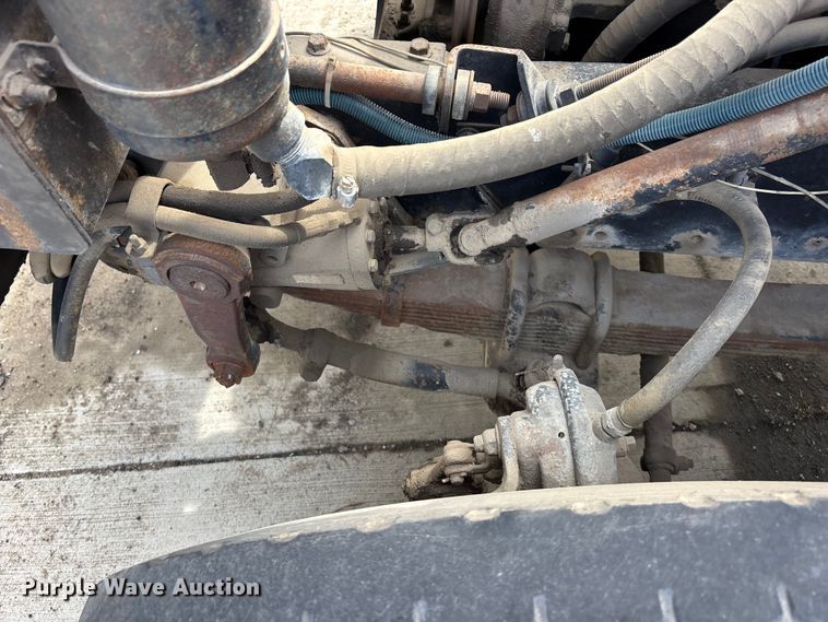 image for item EA4772 1985 International F2574 ready mix truck