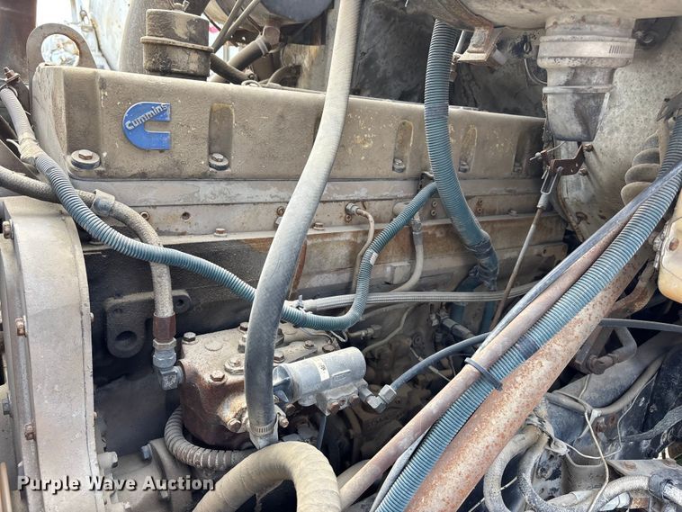 image for item EA4772 1985 International F2574 ready mix truck