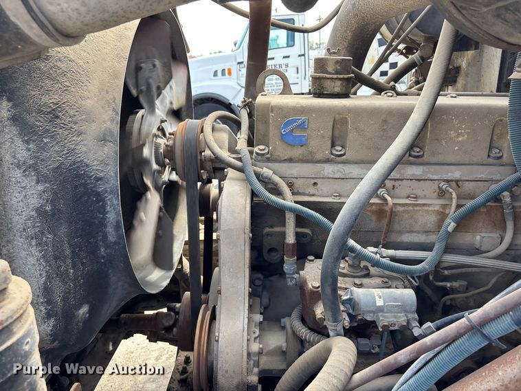 image for item EA4772 1985 International F2574 ready mix truck