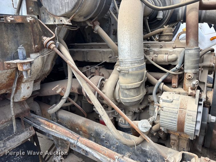 image for item EA4772 1985 International F2574 ready mix truck