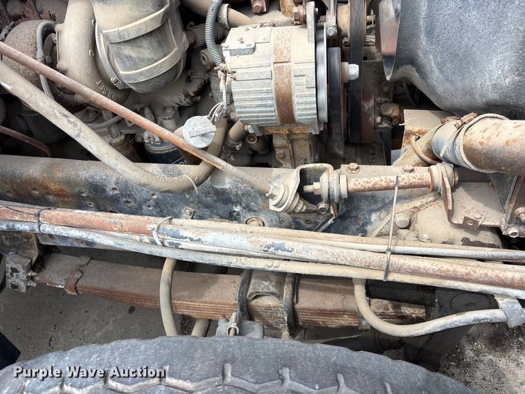 image for item EA4772 1985 International F2574 ready mix truck