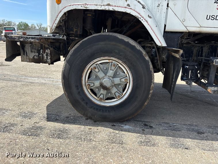 image for item EA4772 1985 International F2574 ready mix truck