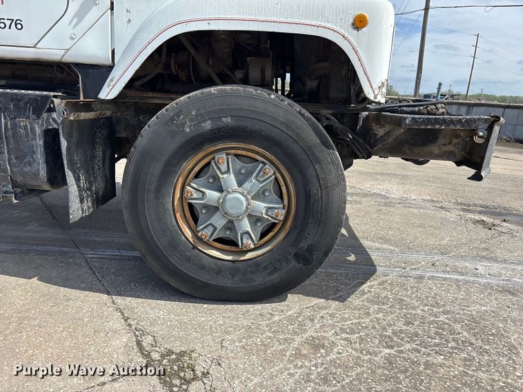 image for item EA4772 1985 International F2574 ready mix truck