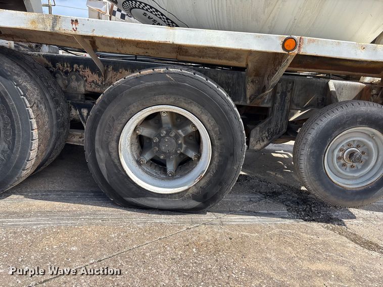 image for item EA4772 1985 International F2574 ready mix truck