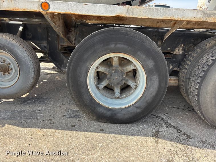 image for item EA4772 1985 International F2574 ready mix truck