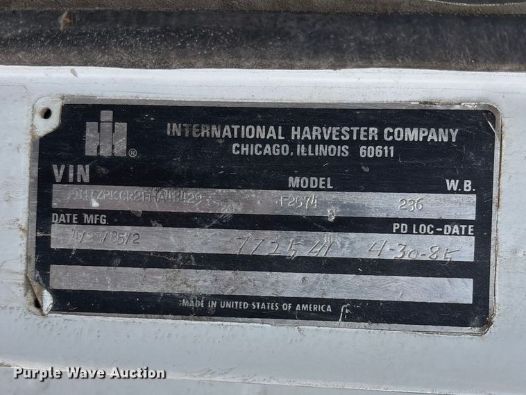 image for item EA4772 1985 International F2574 ready mix truck