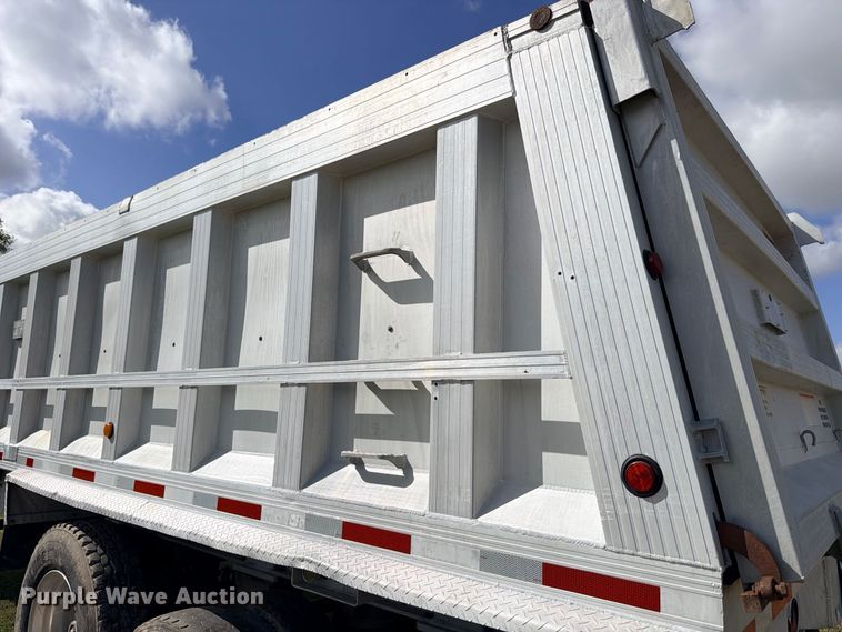 image for item ED5472 1998 Travis S-96 end dump trailer