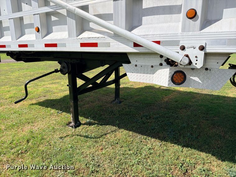 image for item ED5472 1998 Travis S-96 end dump trailer