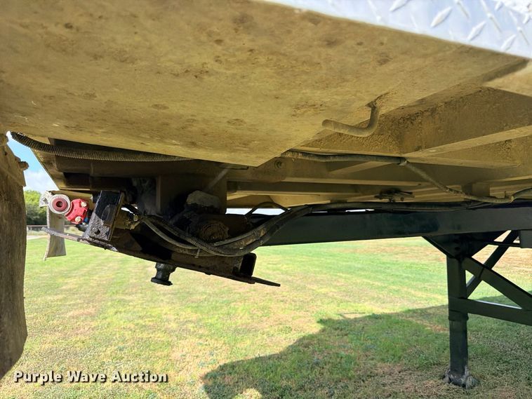 image for item ED5472 1998 Travis S-96 end dump trailer
