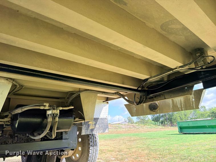 image for item ED5472 1998 Travis S-96 end dump trailer