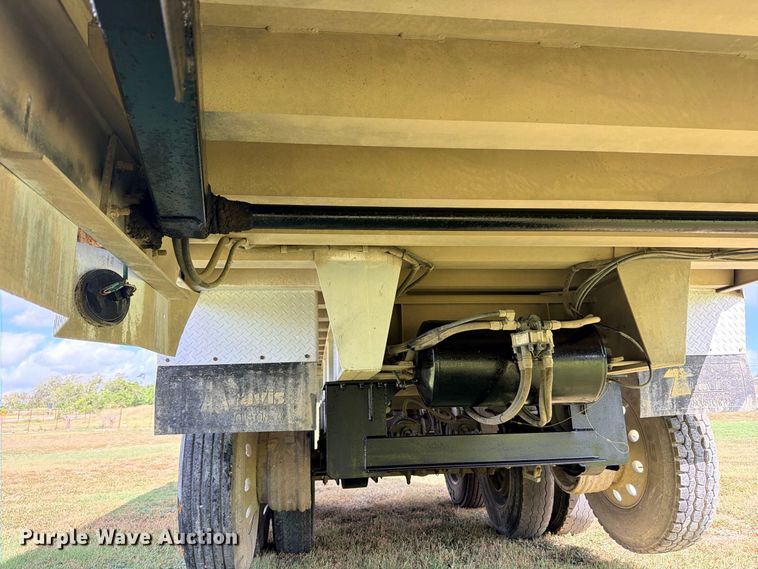 image for item ED5472 1998 Travis S-96 end dump trailer