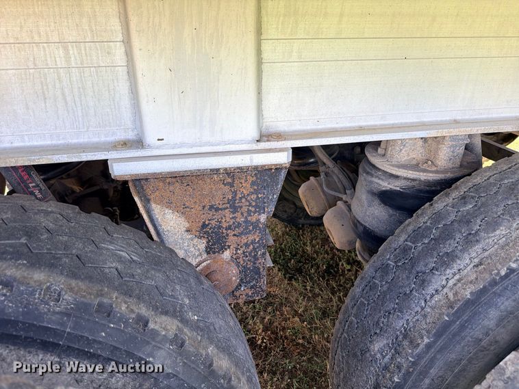 image for item ED5472 1998 Travis S-96 end dump trailer