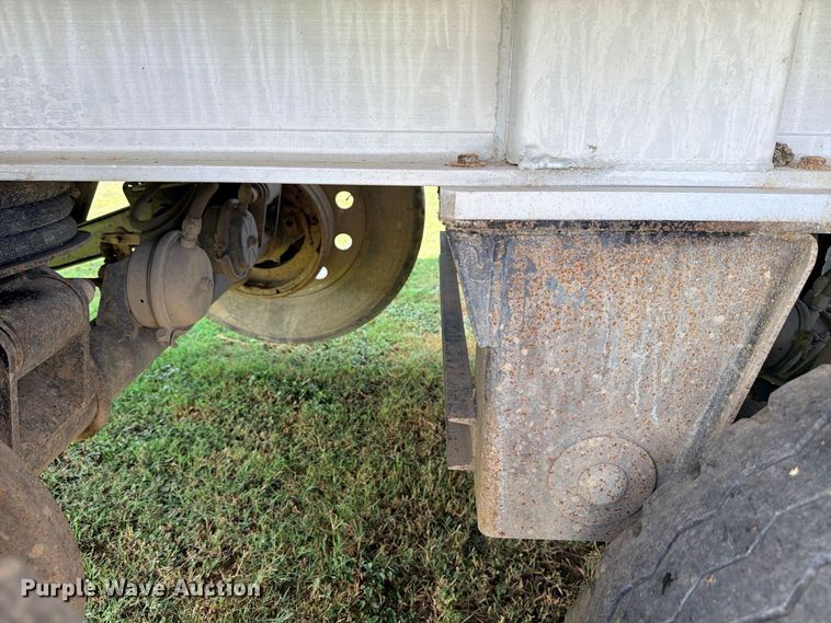 image for item ED5472 1998 Travis S-96 end dump trailer