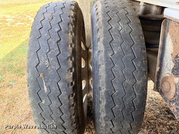 image for item ED5472 1998 Travis S-96 end dump trailer