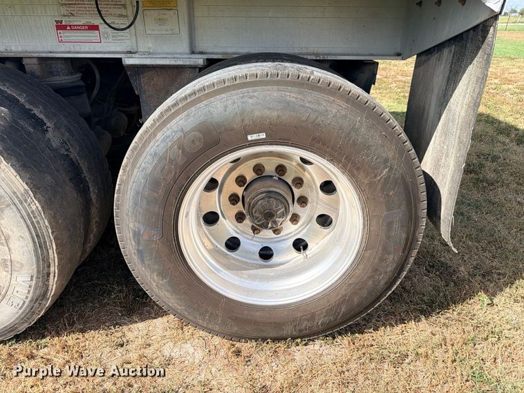 image for item ED5472 1998 Travis S-96 end dump trailer