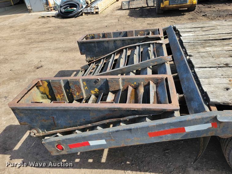 image for item EE1177 1994 Towmaster equipment trailer