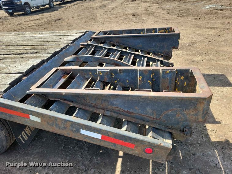 image for item EE1177 1994 Towmaster equipment trailer