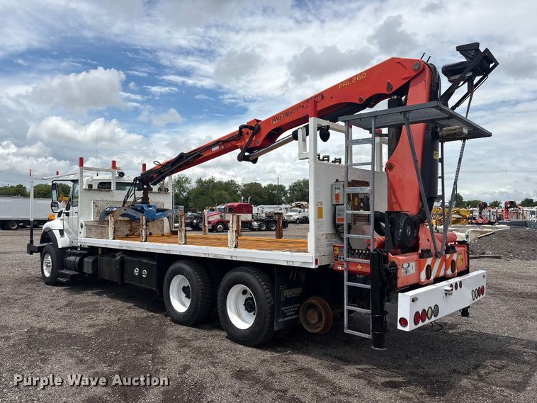 image for item EG9136 2010 International WorkStar 7600 grapple truck