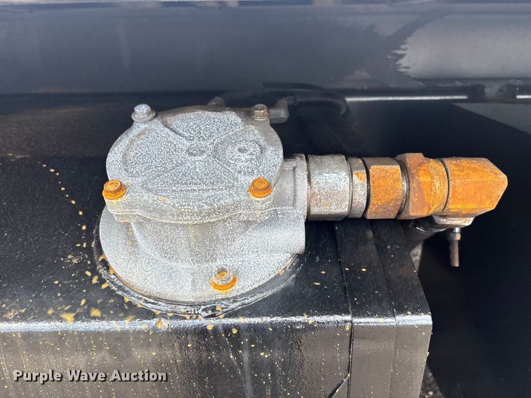 image for item EG9136 2010 International WorkStar 7600 grapple truck