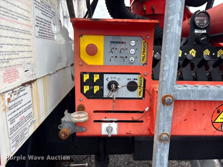 image for item EG9136 2010 International WorkStar 7600 grapple truck