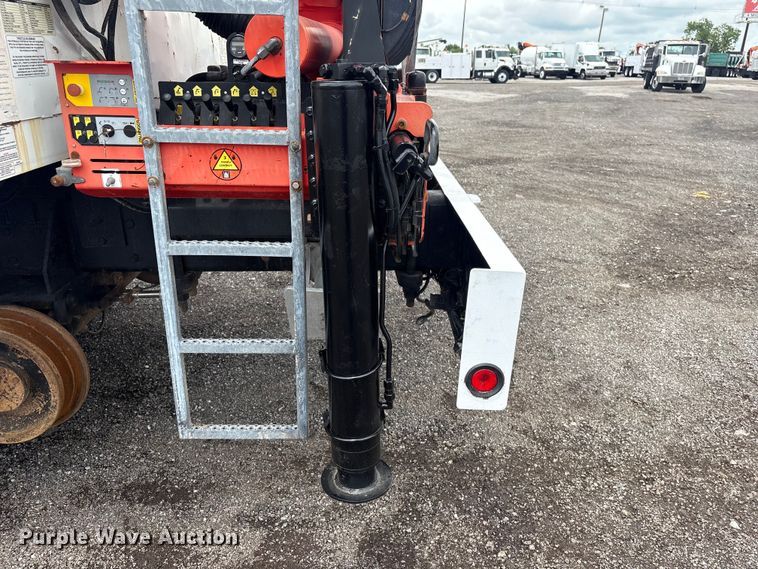 image for item EG9136 2010 International WorkStar 7600 grapple truck