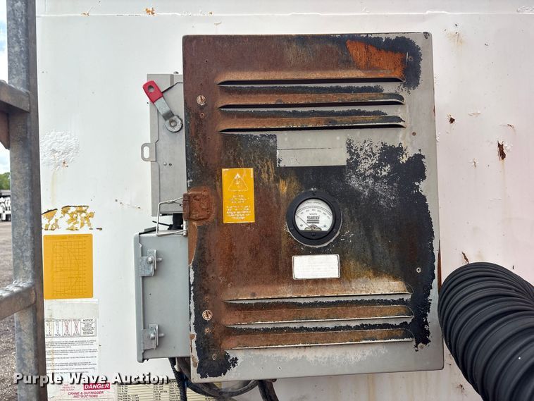 image for item EG9136 2010 International WorkStar 7600 grapple truck
